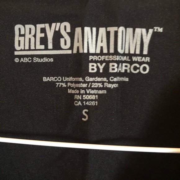 Grey’s anatomy Small Black Scrub Top - Picture 2 of 3